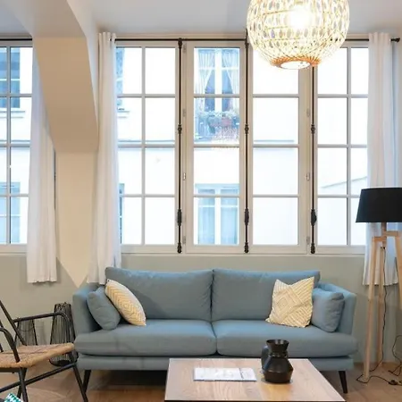 Spacious Industrial-style Loft Apartment Paris